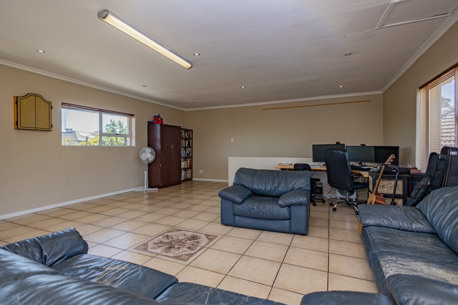 4 Bedroom Property for Sale in Kenridge Western Cape